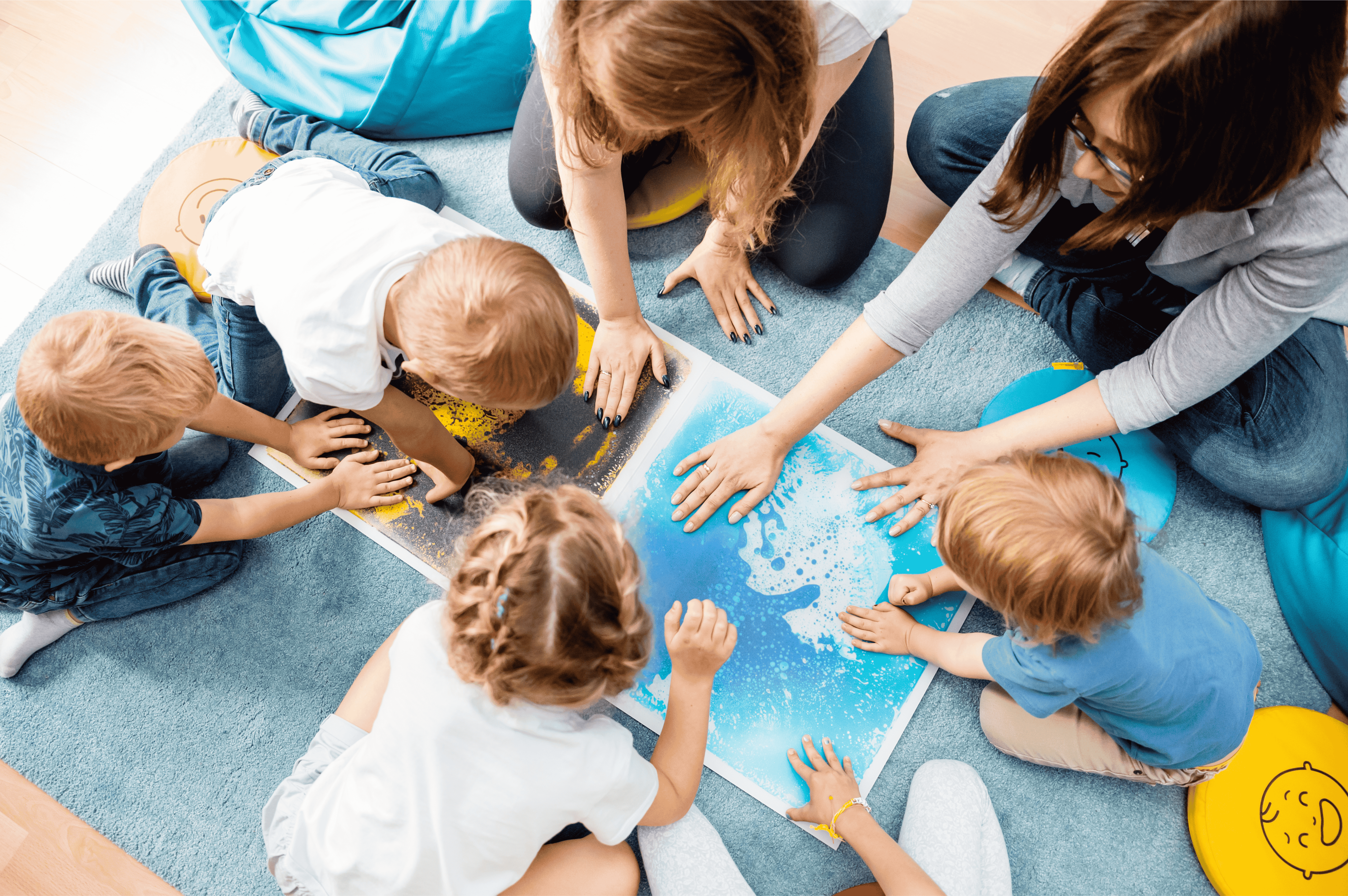 Dzieci rozwijające umiejętności społeczne i emocjonalne podczas zajęć TUS