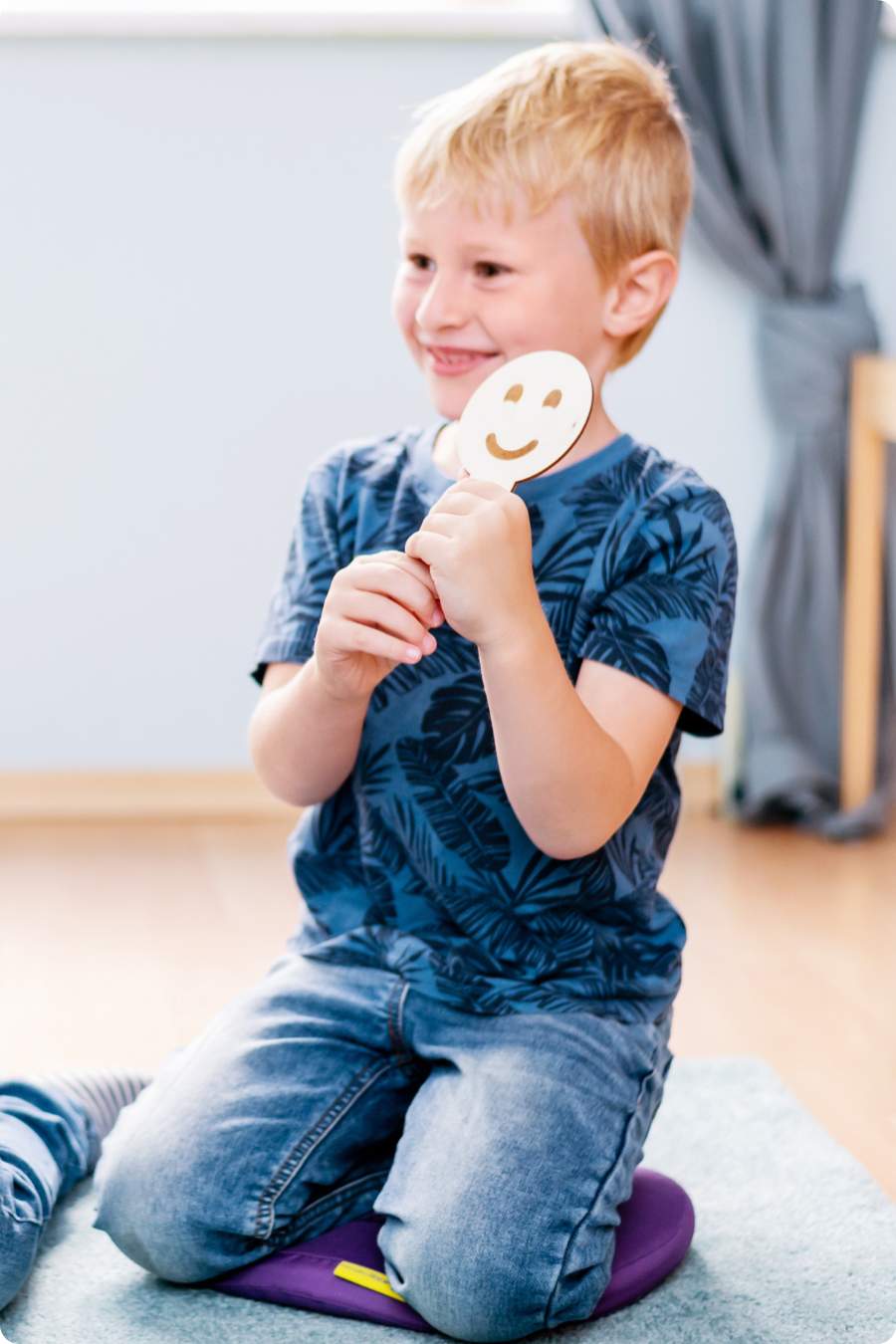 Dziecko skupione na zadaniu, poprawa koncentracji uwagi dzięki technikom Trenera Funkcji Poznawczych